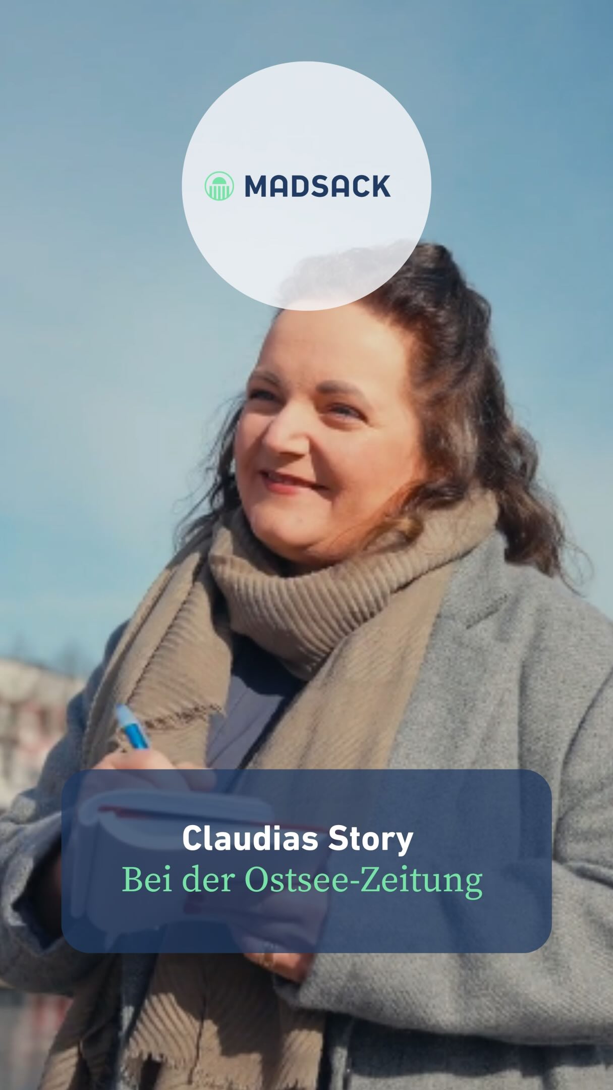 Journalismus, der wirklich vor Ort ist – so sieht das bei Claudia aus. 
 
Als stellvertretende Reporterchefin bei der Ostsee-Zeitung, als Teil von MADSACK, berichtet sie über alles, was in Rostock und Mecklenburg-Vorpommern bewegt: Tourismus, Gastronomie, Bauen und Wohnen. 
Kein Tag ist wie der andere: mal steht sie am Strand, mal auf einer Baustelle, mal am Schreibtisch für die große Recherche.
 
Was sie täglich motiviert?
„Meine Neugier, das Interesse an Menschen und das tolle Team. Denn hier bei der OZ unterstützen wir uns jeden Tag bei der Arbeit.“
 
Und genau das ist es, warum regionaler Journalismus zählt:
Wir sind nah dran. Wir erklären, was die große Politik für den Alltag bedeutet. Wir wissen, wo neue Viertel entstehen, welches Restaurant neu aufmacht und wer dahinter steckt.
 
Stories, die zählen. Menschen, die zuhören. Journalismus, der verbindet.
 
🎯 Neugierig geworden? Link in der Bio: Deine Story beginnt hier.
 
Video: Ostsee-Zeitung
 
#MADSACK #OstseeZeitung #Lokaljournalismus #MADSACKKarriere