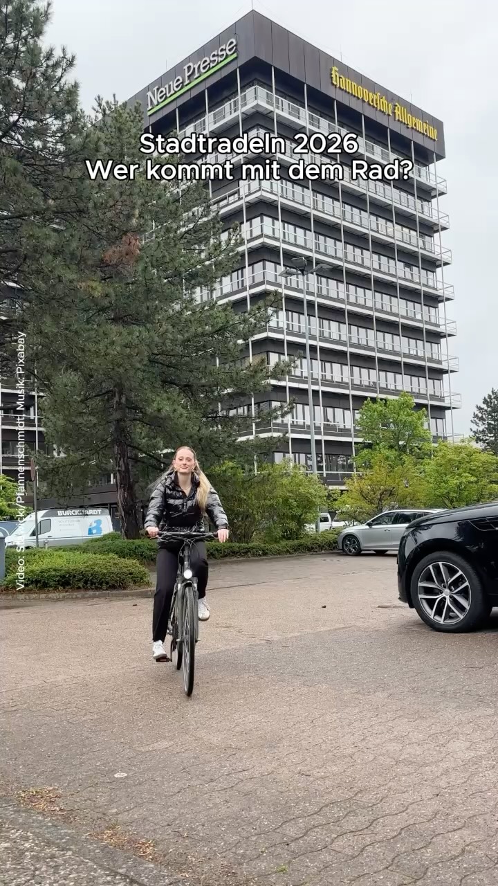 Vom 31.05. bis 20.06.2026 findet das Stadtradeln in der Region Hannover statt. 🚴
Da auch Madsack dabei ist, hat sich unsere duale Studentin Carla gefragt: 
Wer kommt eigentlich mit dem Fahrrad zur Arbeit?

Ob Rad, Bahn, Auto oder zu Fuß, schreibt gern in die Kommentare, wie ihr morgens zur Arbeit kommt! 👇
 
#madsack #madsackmediencampus #stadtradeln #teammadsack