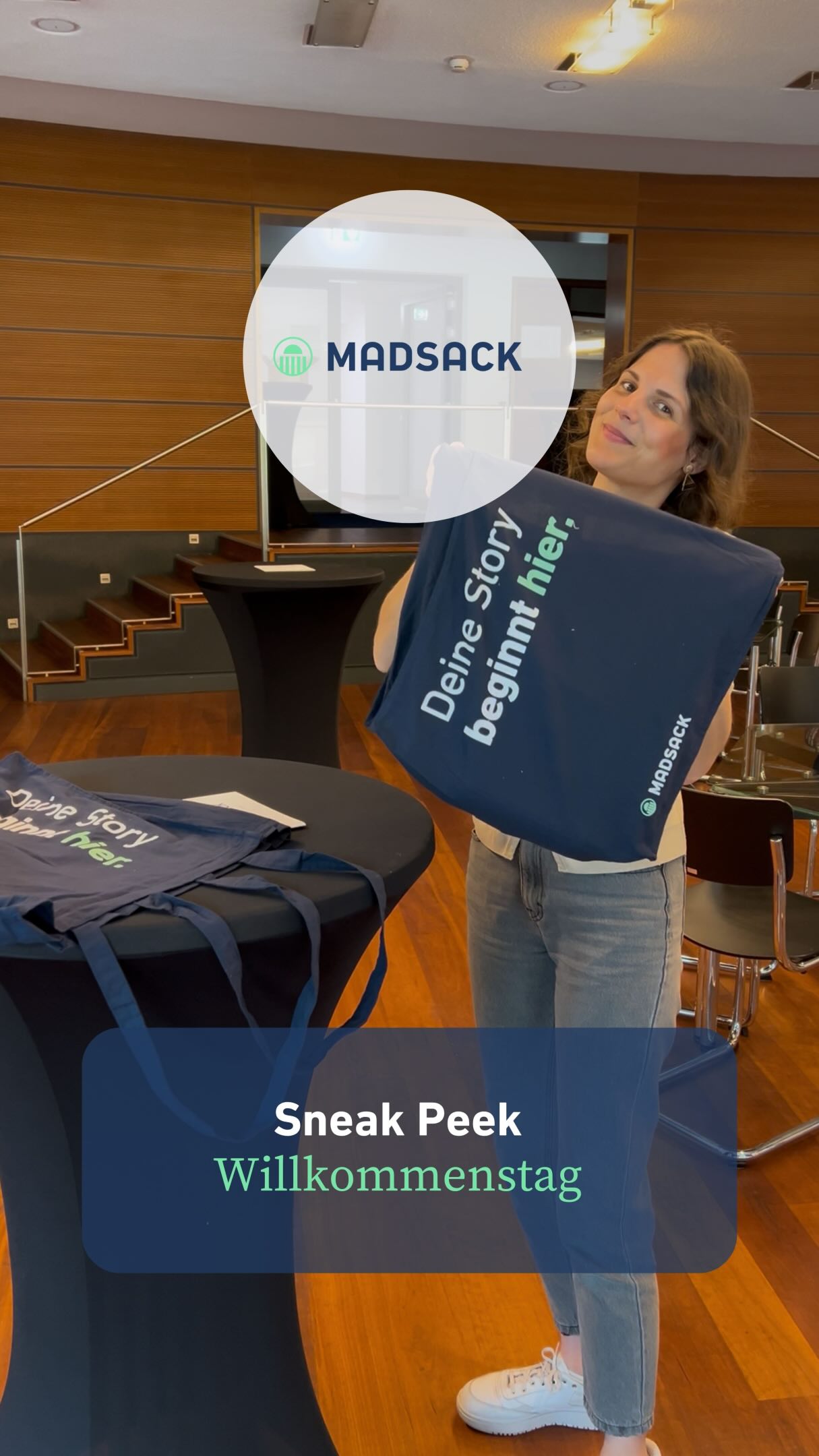 Morgen begrüßen wir neue Gesichter bei MADSACK. 👀
 
Die Vorbereitungen laufen auf Hochtouren und wir haben schon mal einen ersten Blick in den Raum geworfen.
 
Auf alle neuen Kolleginnen und Kollegen warten morgen:
→ Inspirierende Vorträge
→ Gemeinsames Mittagessen
→ Echte Verbindungen beim Netzwerken
 
Der perfekte Start in eine neue Geschichte. Wir freuen uns auf euch! 🙌
 
#madsackkarriere #TeamMADSACK #Willkommenstag #DeineStoryBeginntHier