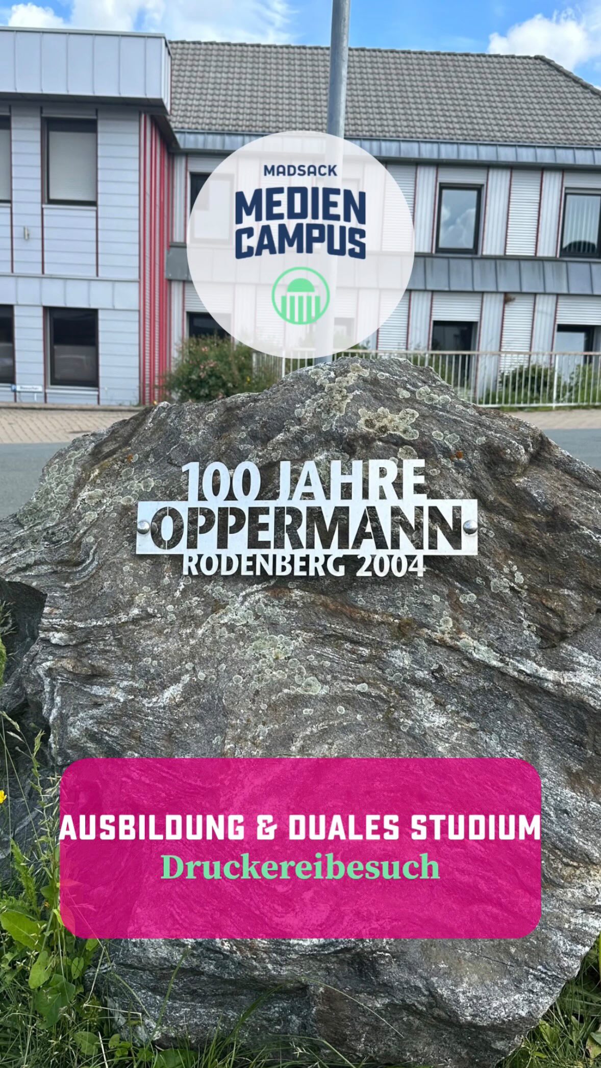 Ein spannender Blick hinter die Kulissen!🗞️✨

Gemeinsam mit unseren Azubis, Dualis und Trainees durften wir in der letzten Woche die Druckerei Oppermann Druck & Verlagsgesellschaft in Rodenberg bei Bad Nenndorf besuchen. 
Dabei haben wir interessante Einblicke in die Zeitungsproduktion erhalten und erfahren, wie unsere heimische Zeitung heute gedruckt wird.

Vielen Dank für die spannende Führung und die Möglichkeit den Weg bis zum fertigen Druckprodukt mitzuerleben!📰👏 
#madsack #lokaljournalismus #druckerei