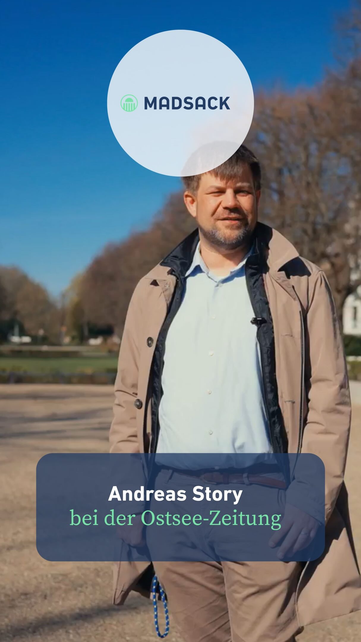 „Ich höre zu und schaue hin, wo andere weggucken.“ 👀
 
Andreas ist Investigativ-Chefreporter bei der OSTSEE-ZEITUNG, ein Unternehmen von MADSACK.
Steigende Steuern in der Gemeinde, eine Schulschließung, neue Jobs in der Region: Was die Menschen in ihrem Alltag bewegt, das sind wichtige Geschichten.
Und die erzählt er, schnell, nah und mit echtem Interesse an den Menschen dahinter.
 
Sein Geheimnis? Zuhören. Vertrauen schaffen. Ansprechbar sein. 💬
 
Dass er überhaupt Journalist wurde? Das hat eine Deutschlehrerin zu verantworten. 😄
 
🎯Neugierig geworden? Link in der Bio: Deine Story beginnt hier. 
 
Video: Ostsee-Zeitung
 
#MADSACK #OstseeZeitung #Lokaljournalismus #MADSACKKarriere